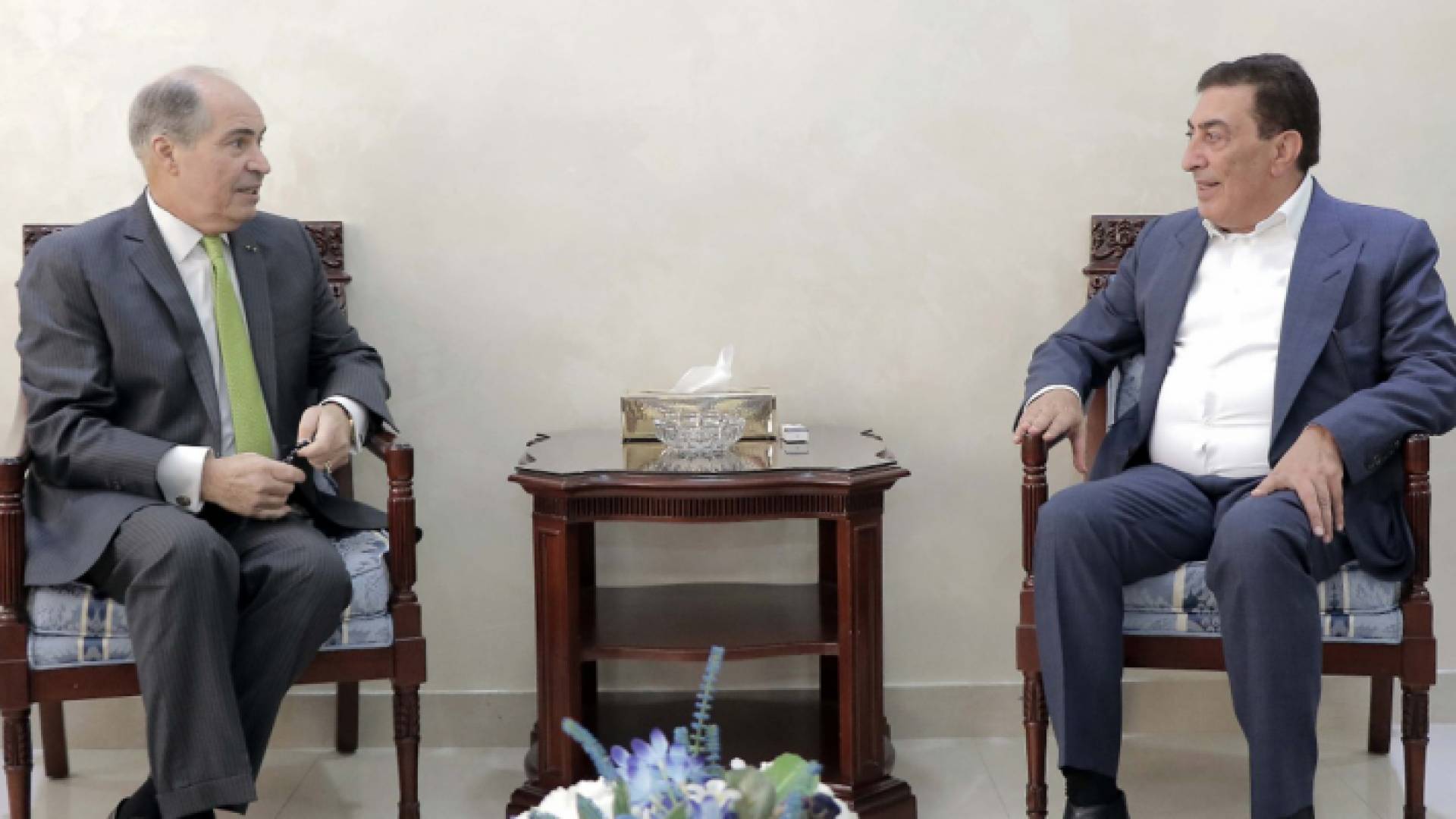 الطراونة والملقي يبحثان تعديلات الضريبة