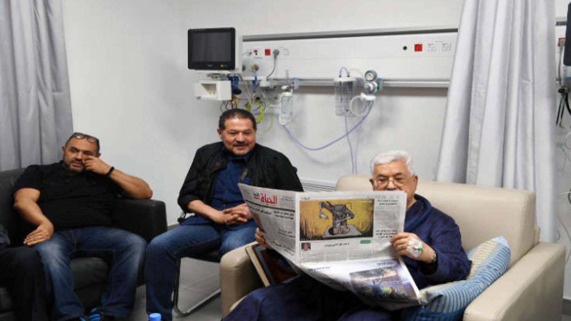 صورة لعباس داخل المستشفى