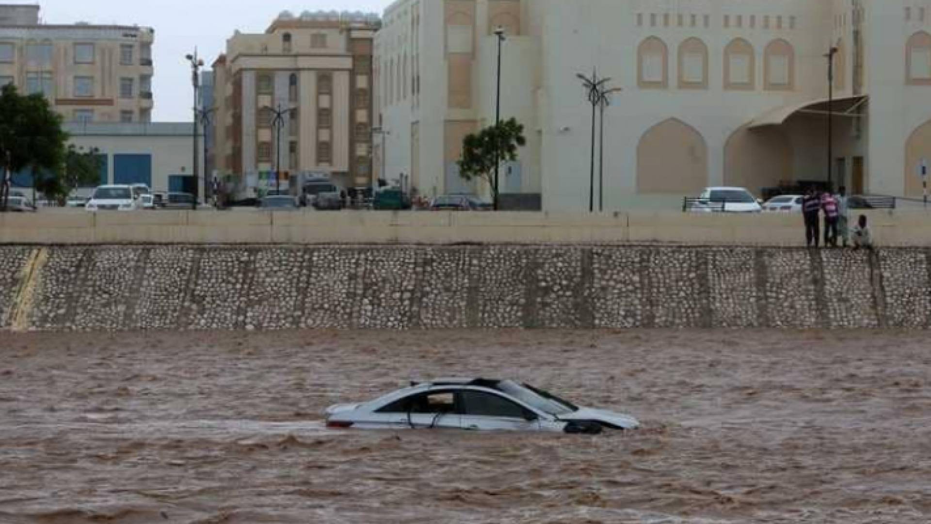 الإعصار ماكونو يخلف قتلى في اليمن وعمان