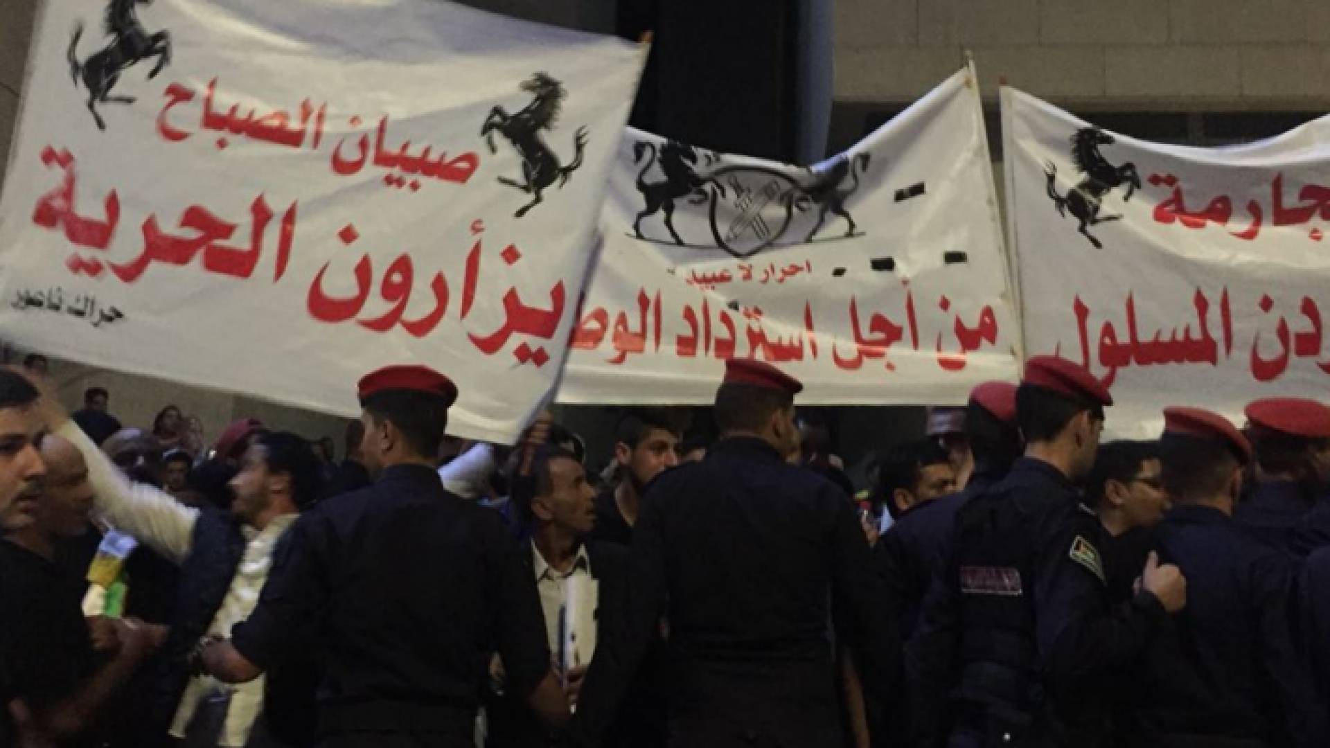 من الاعتصام