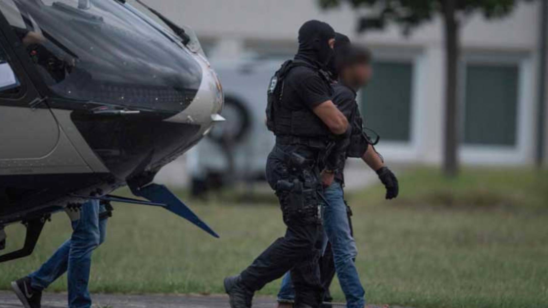 العراقي اثناء ترحيله