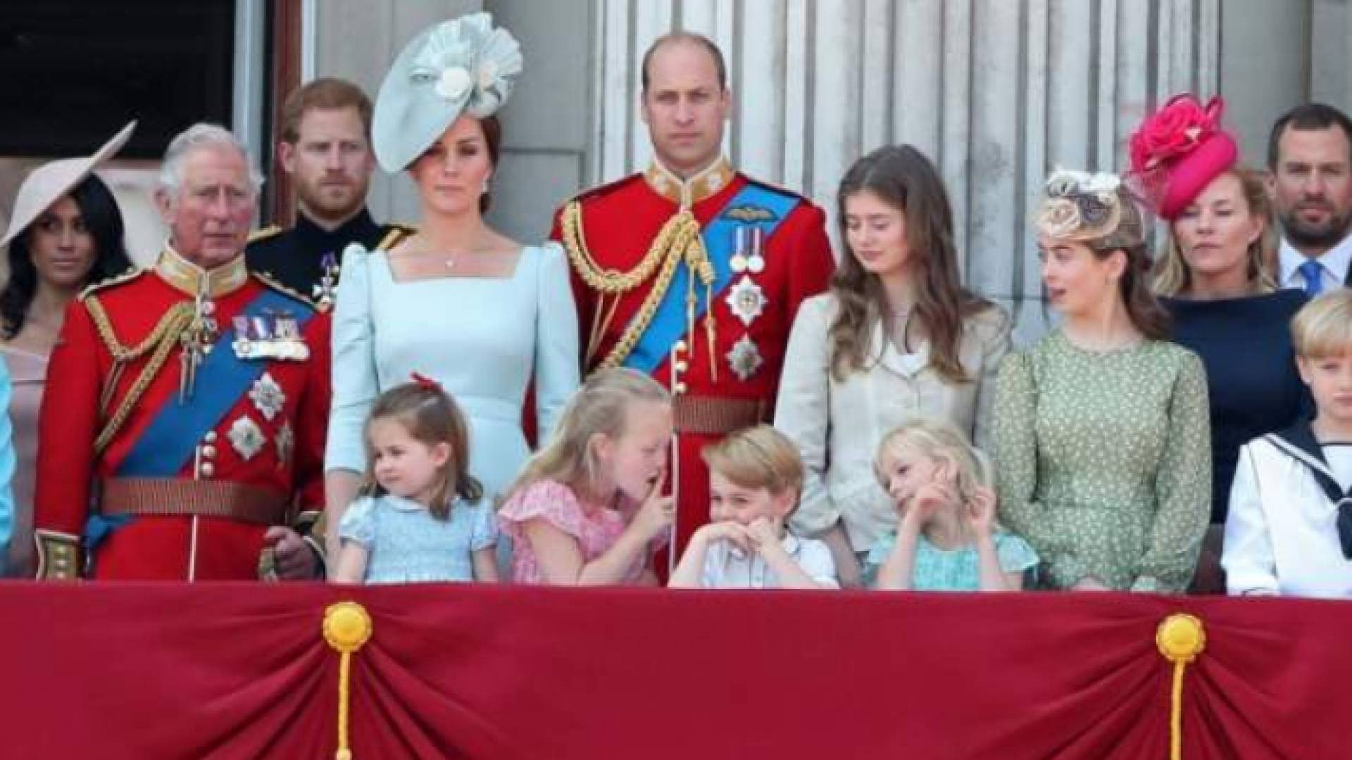 من سرق الأضواء في عيد ميلاد ملكة بريطانيا؟