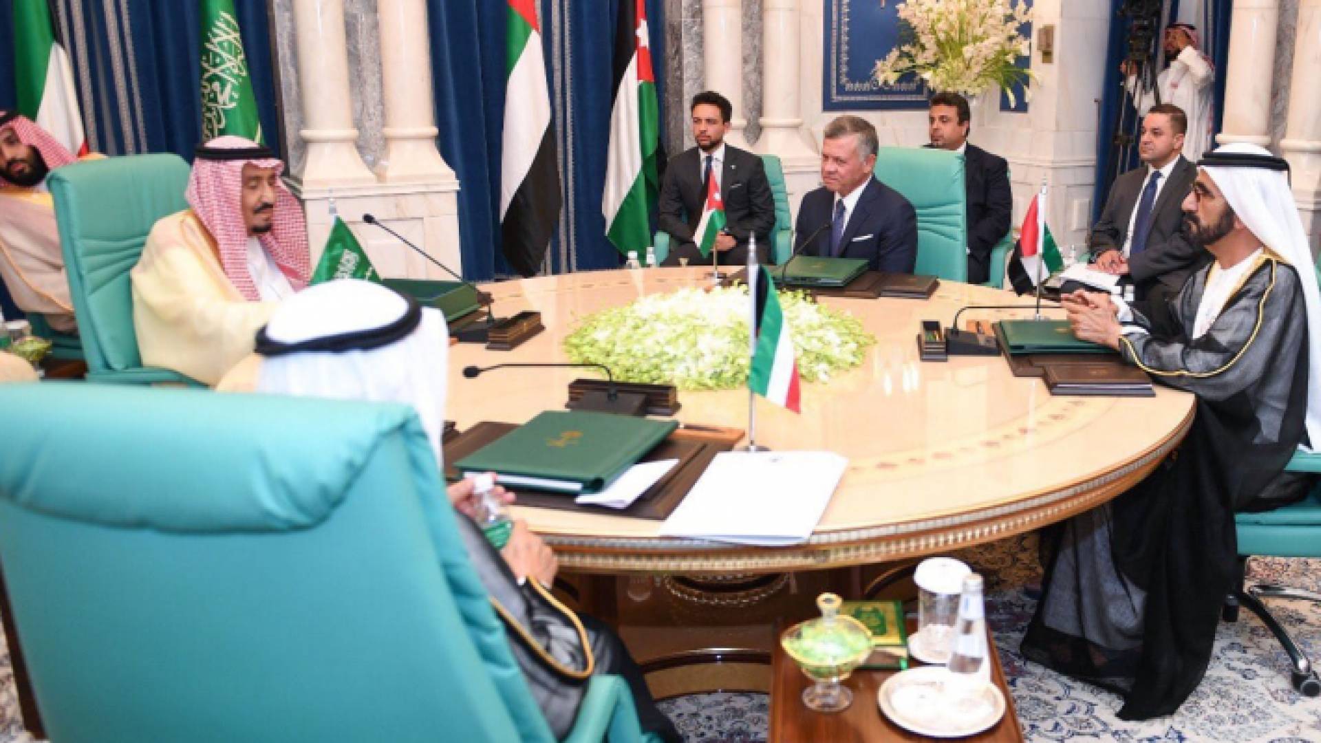 من الاجتماع