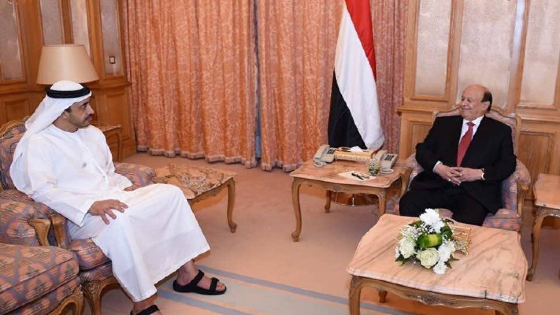 الرئيس اليمني وعبدالله بن زايد يبحثان تطورات الأوضاع باليمن