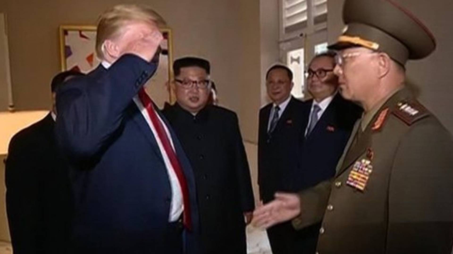 جدل حول تحية ترمب لجنرال كوري شمالي