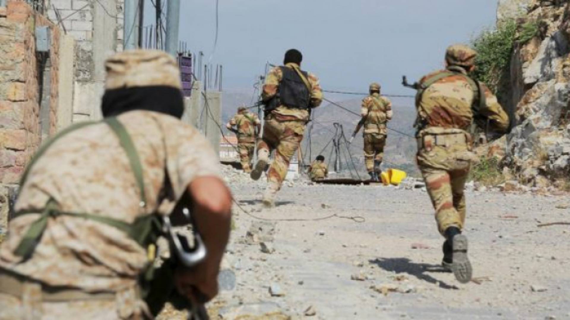 صور ة من المعارك في الحديدة