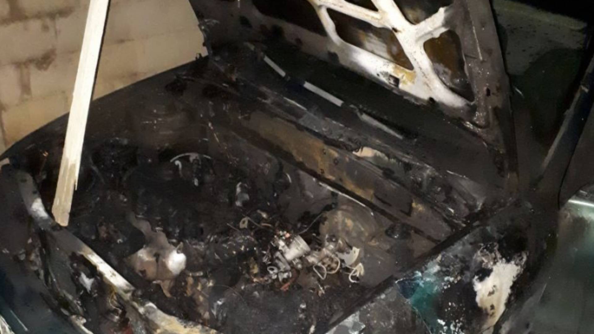 الدفاع المدني يخمد حريق مركبة بوادي موسى