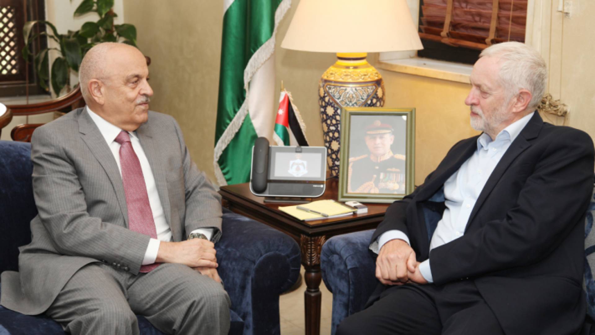 نائب رئيس الوزراء يلتقي زعيم حزب العمال البريطاني