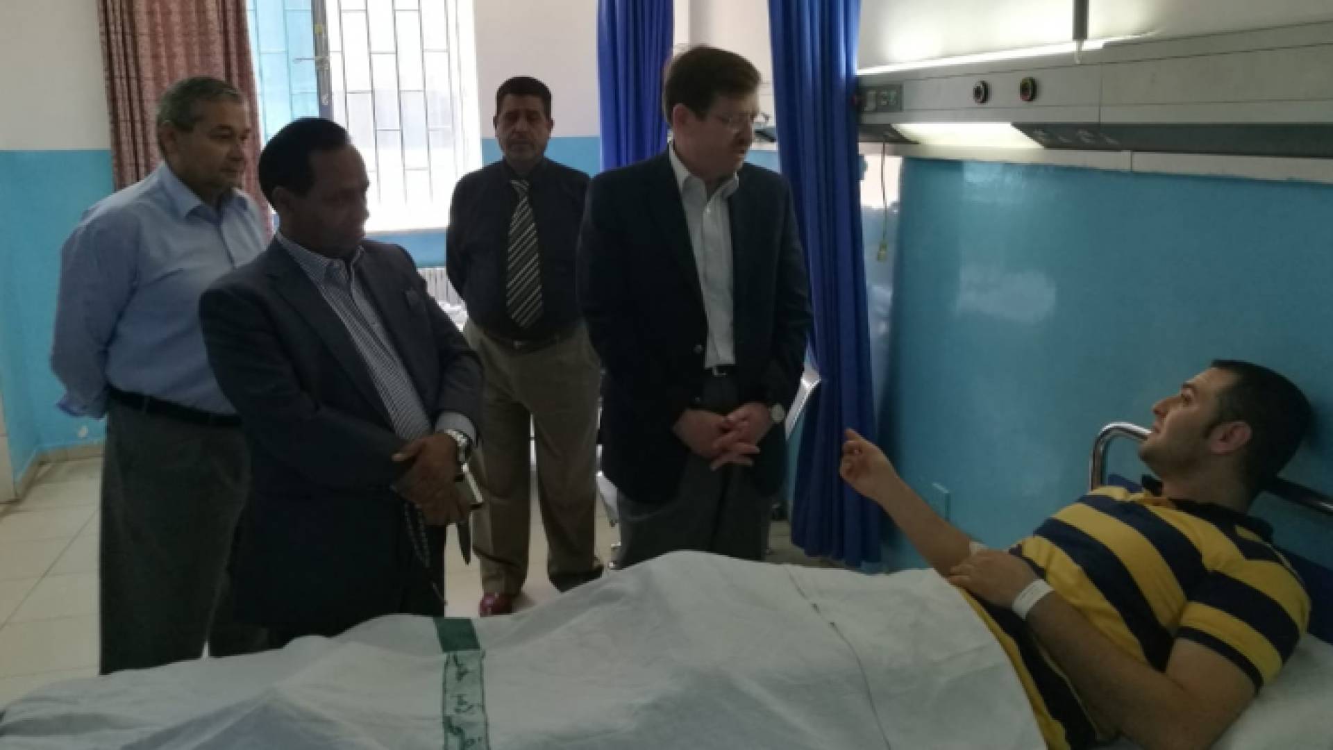 الشياب يعود كوادر طبية تعرضت لاعتداء بمستشفى الأمير حمزة