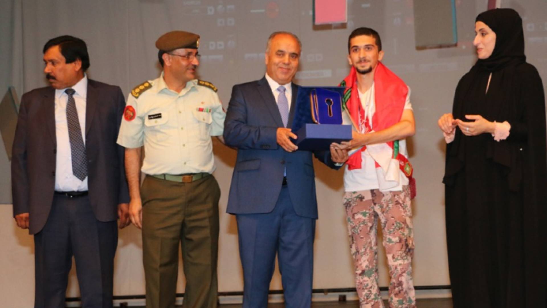 وزير التربية يكرم الفائزين بمسابقة مشروع تحدي القراءة العربي