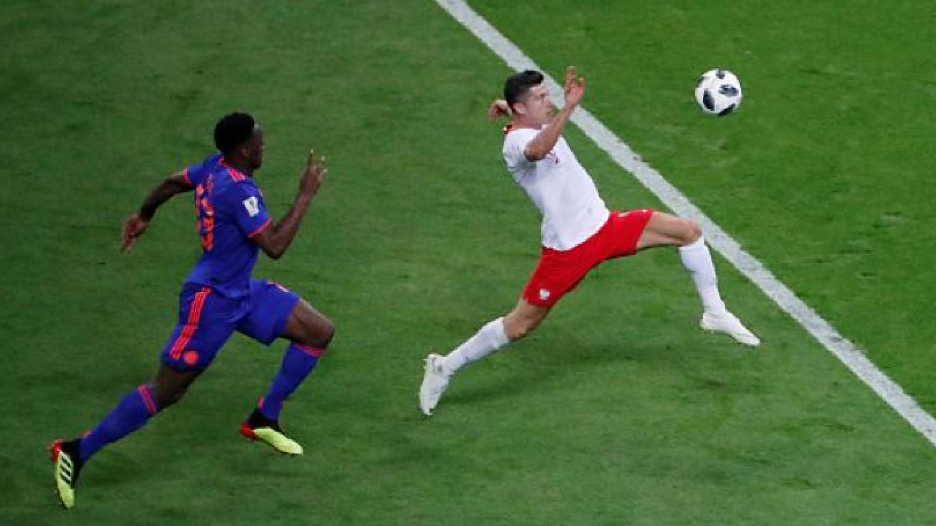 صورة من مباراة بولندا وكولمبيا