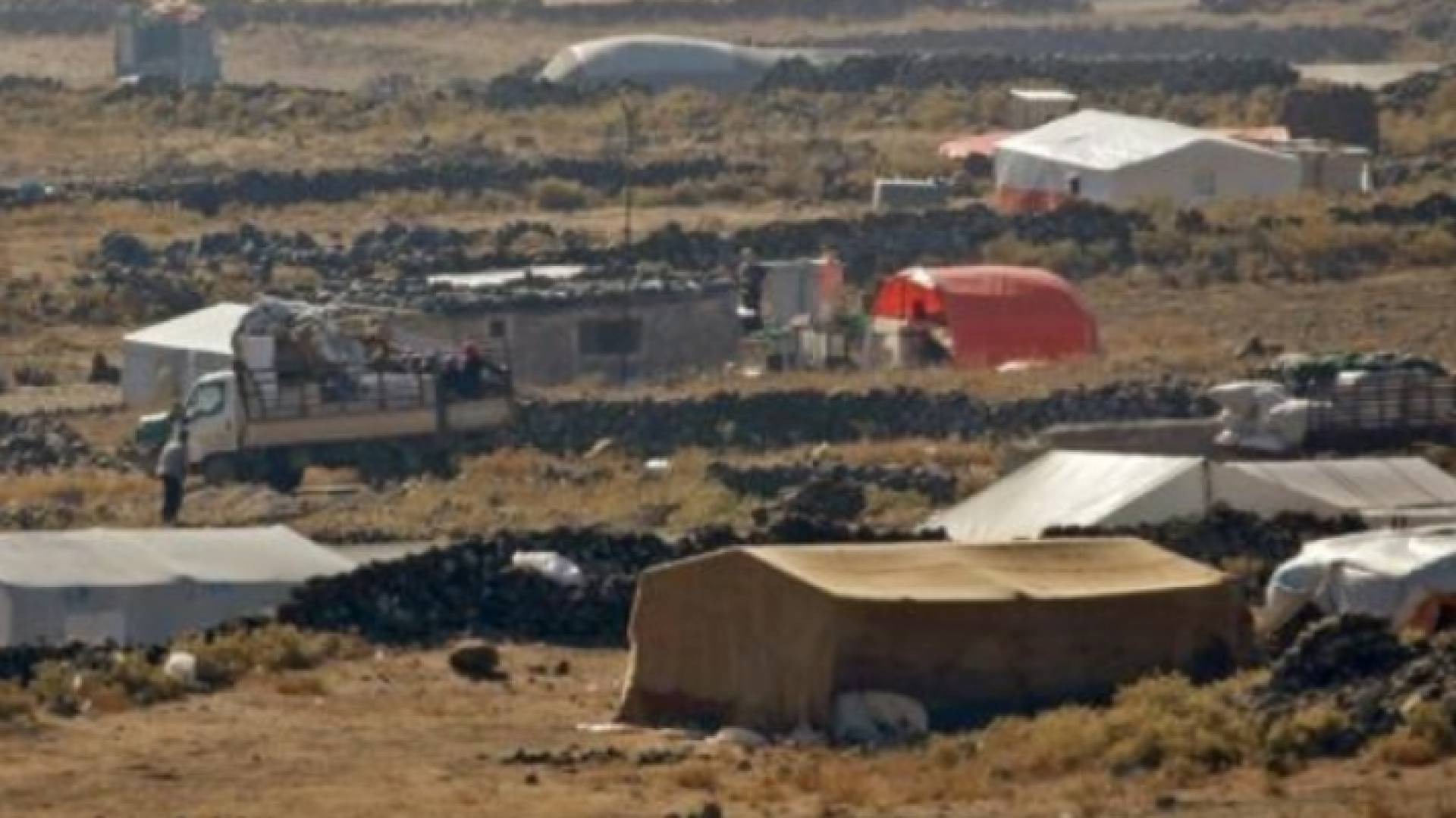 الاحتلال: إعانات لنازحين سوريين في منطقة قريبة من الجولان المحتل