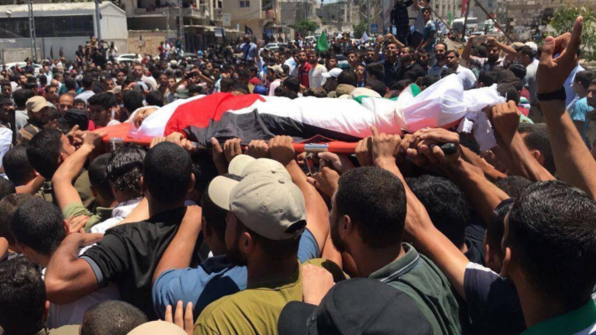 الفلسطينيون يشيعون الشهيدين أبو النجا والحمايدة جنوب غزة