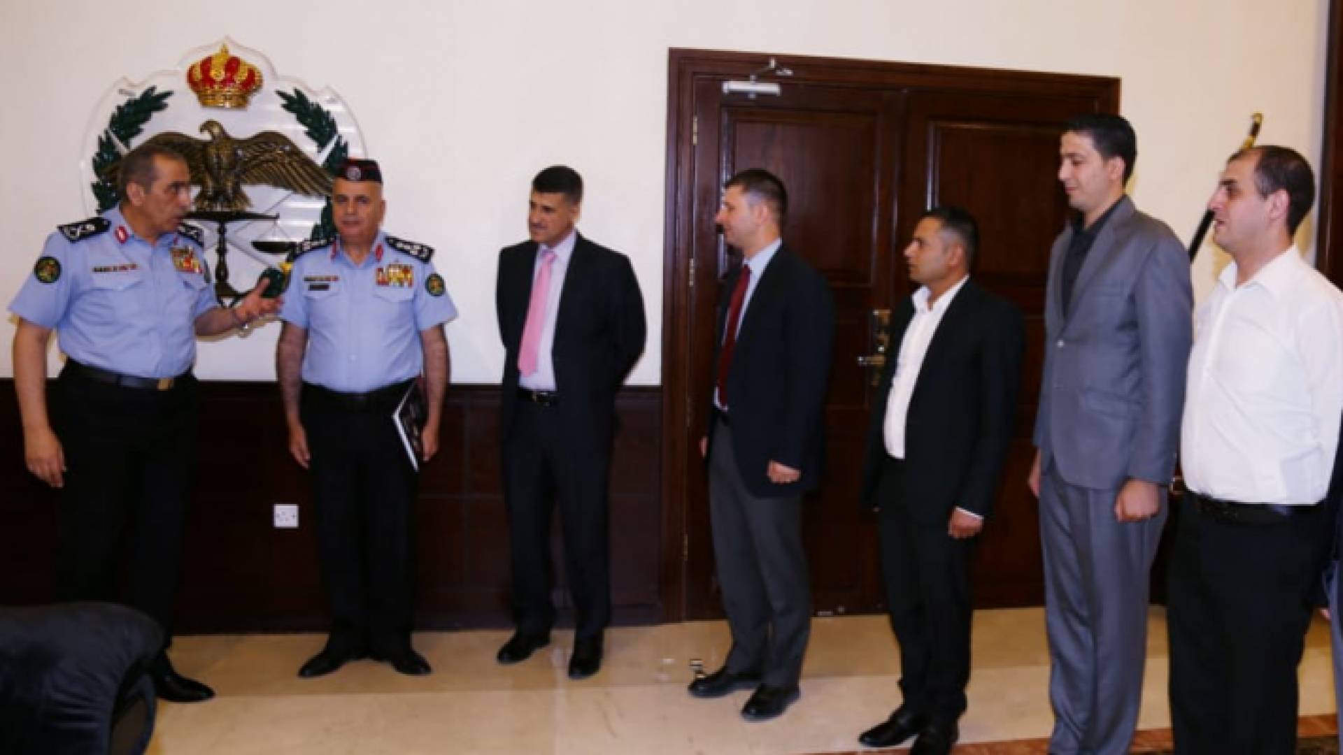 الحمود يكرم فريق تحقيقي خاص من الأمن الوقائي