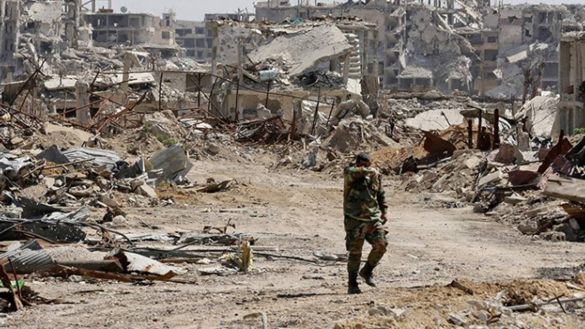 من اثار الدمار في مخيم اليرموك