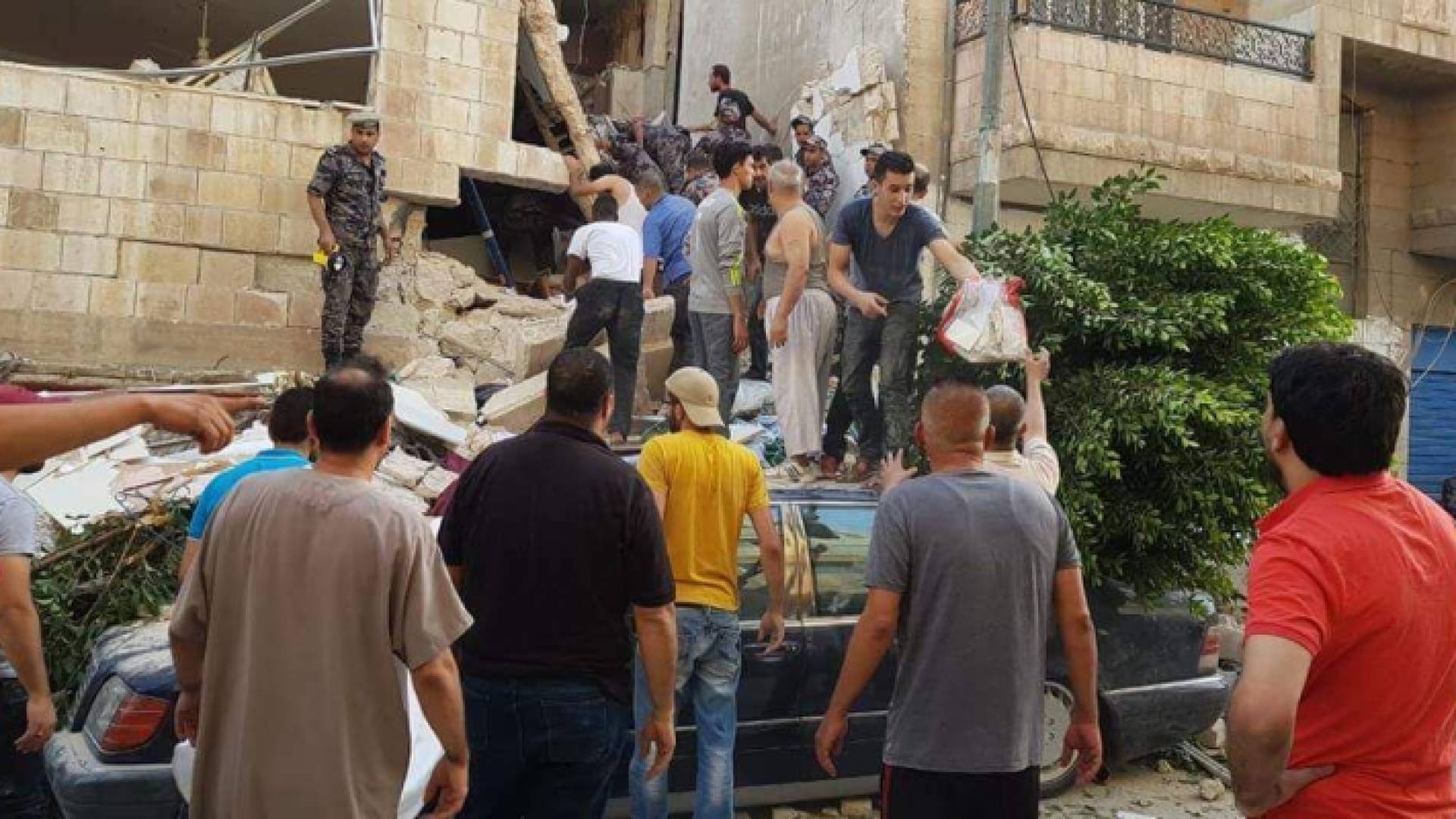 صورة من موقع الانهيار