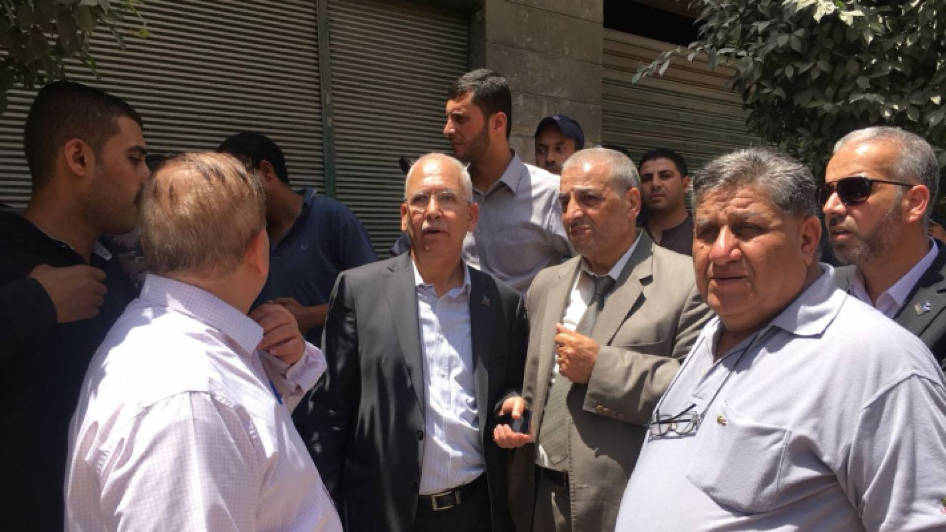 زيارة نقيب المهندسين لموقع الانهيار