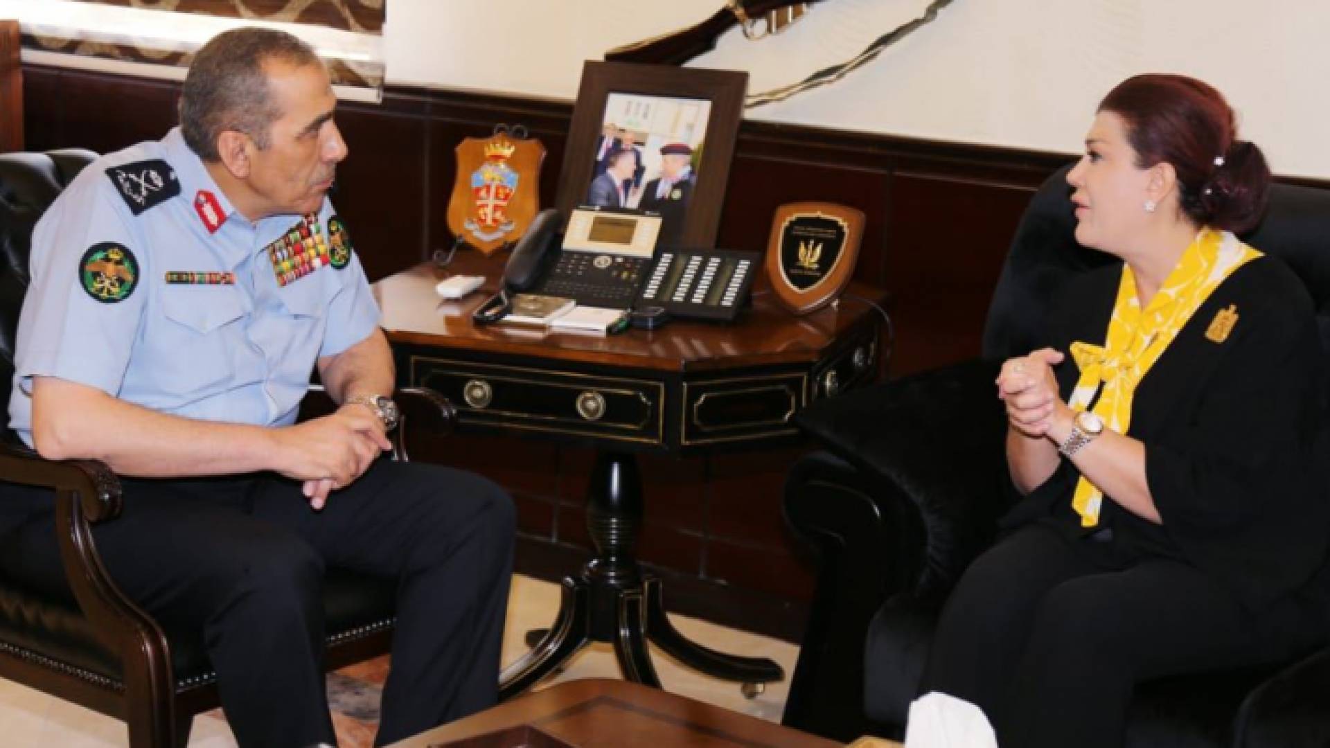 الحمود يلتقي سفير المملكة المتحدة في عمان