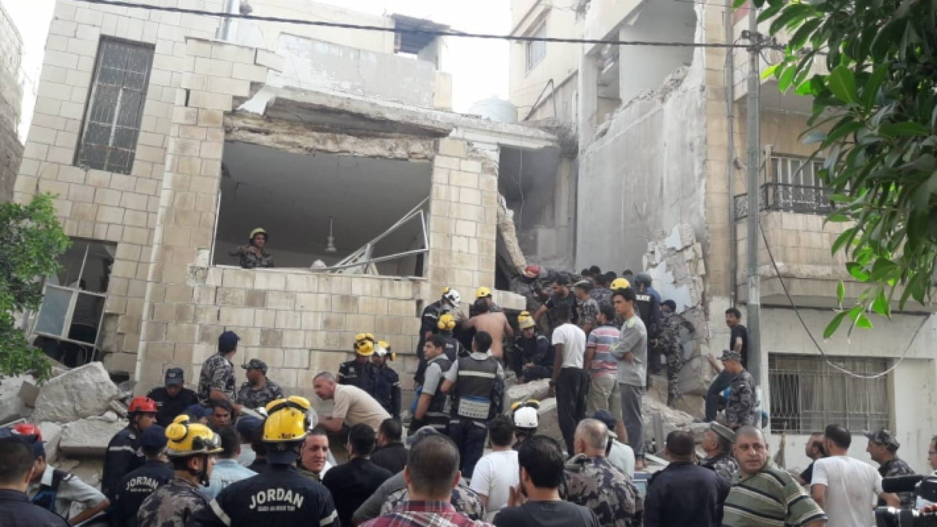 صورة من موقع الانهيار