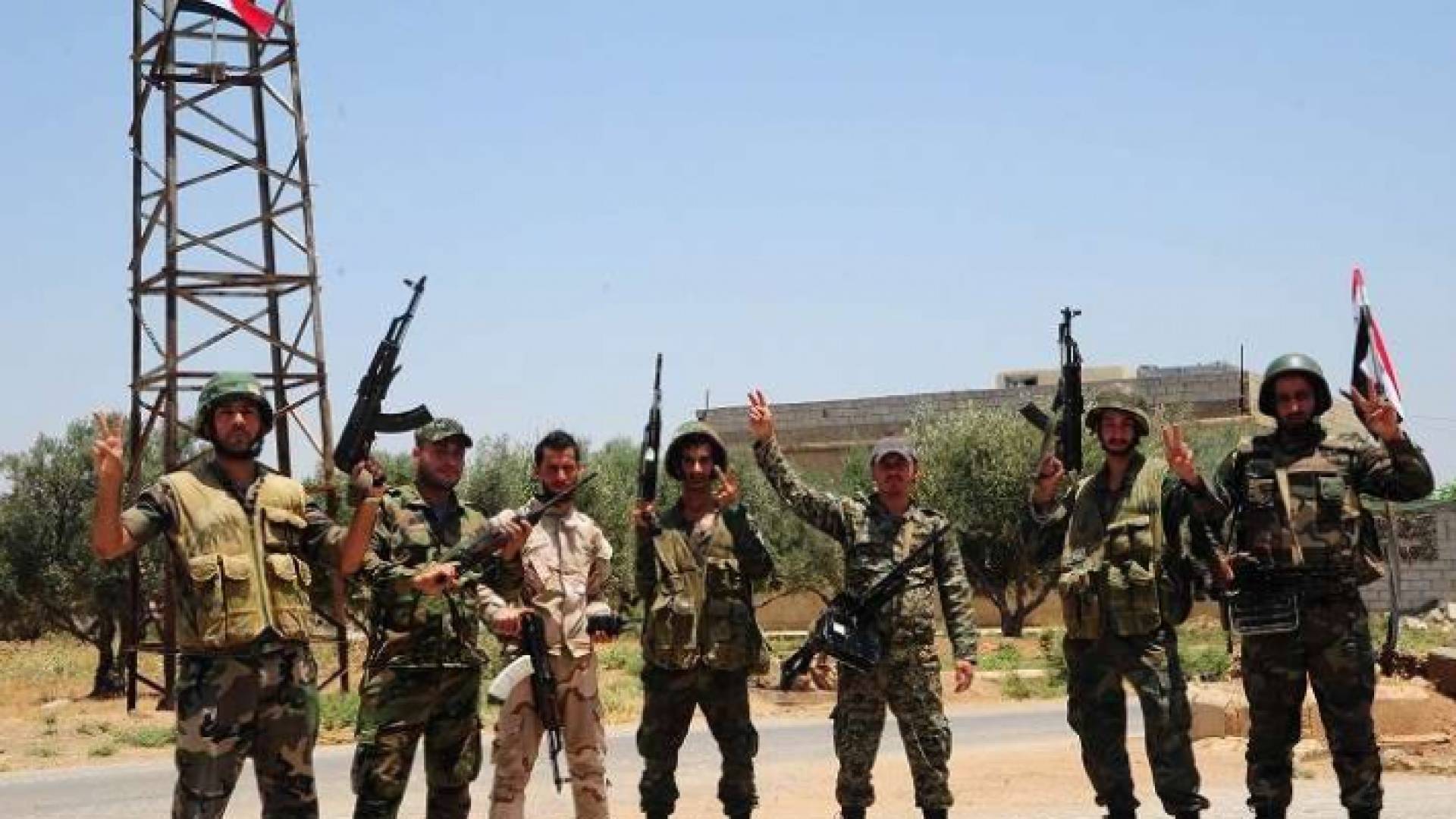 أفراد من الجيش السوري في درعا