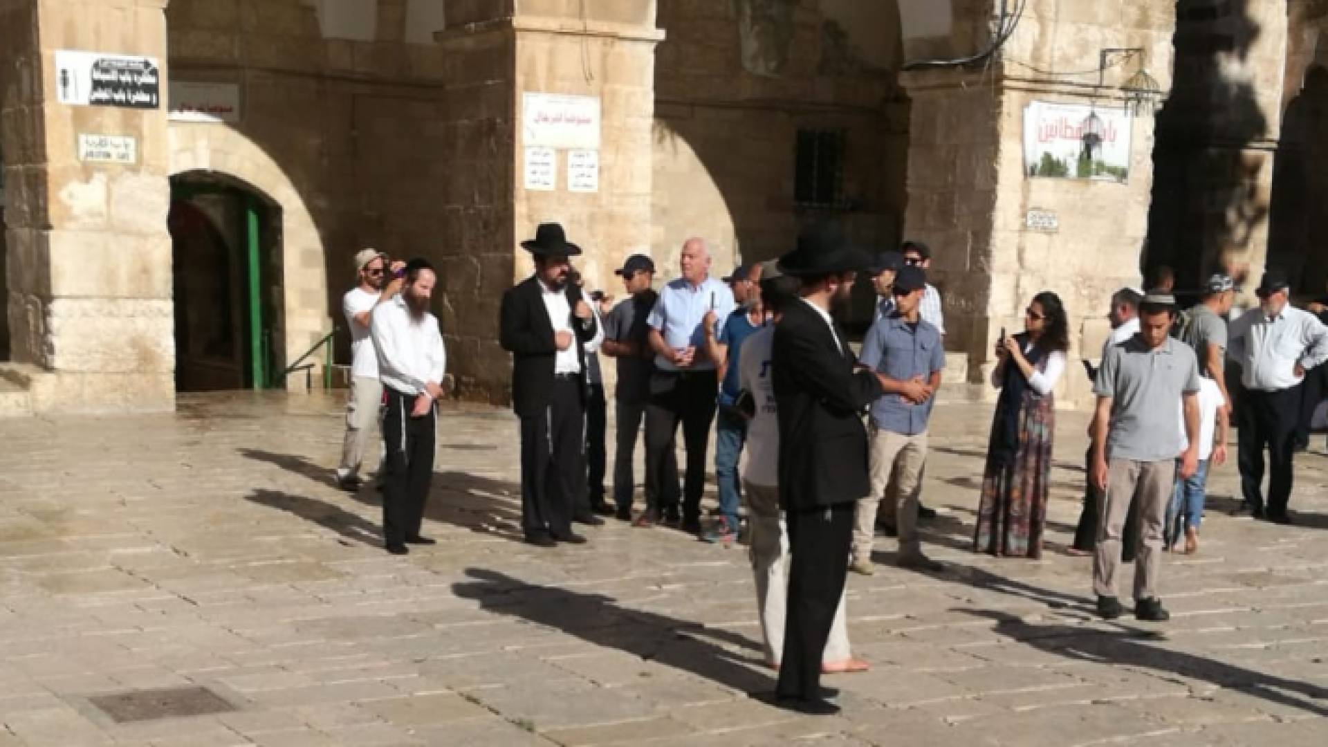 اقتحام ارئيل برفقة حراسة مشددة من قوات الاحتلال