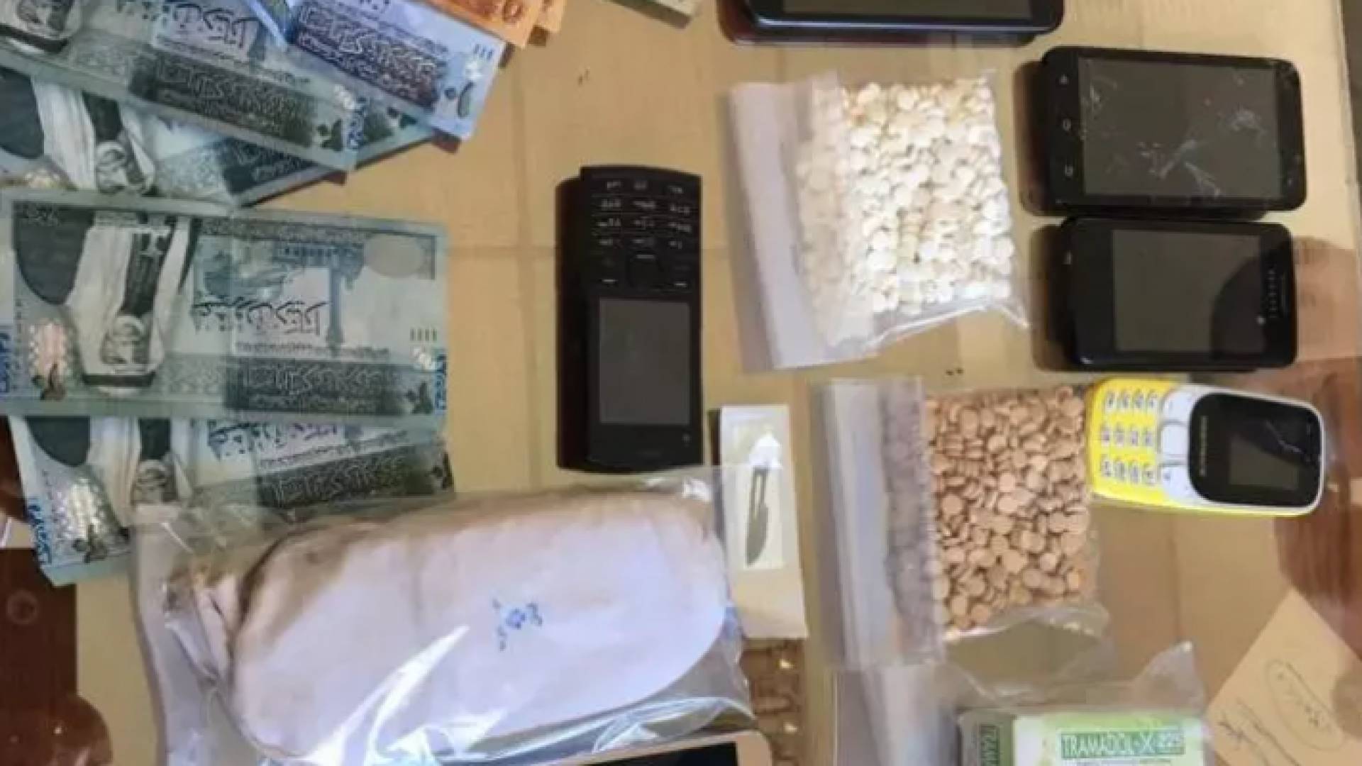 القبض على مروج مخدرات بحقه 66 قيدا أمنيا في الاغوار