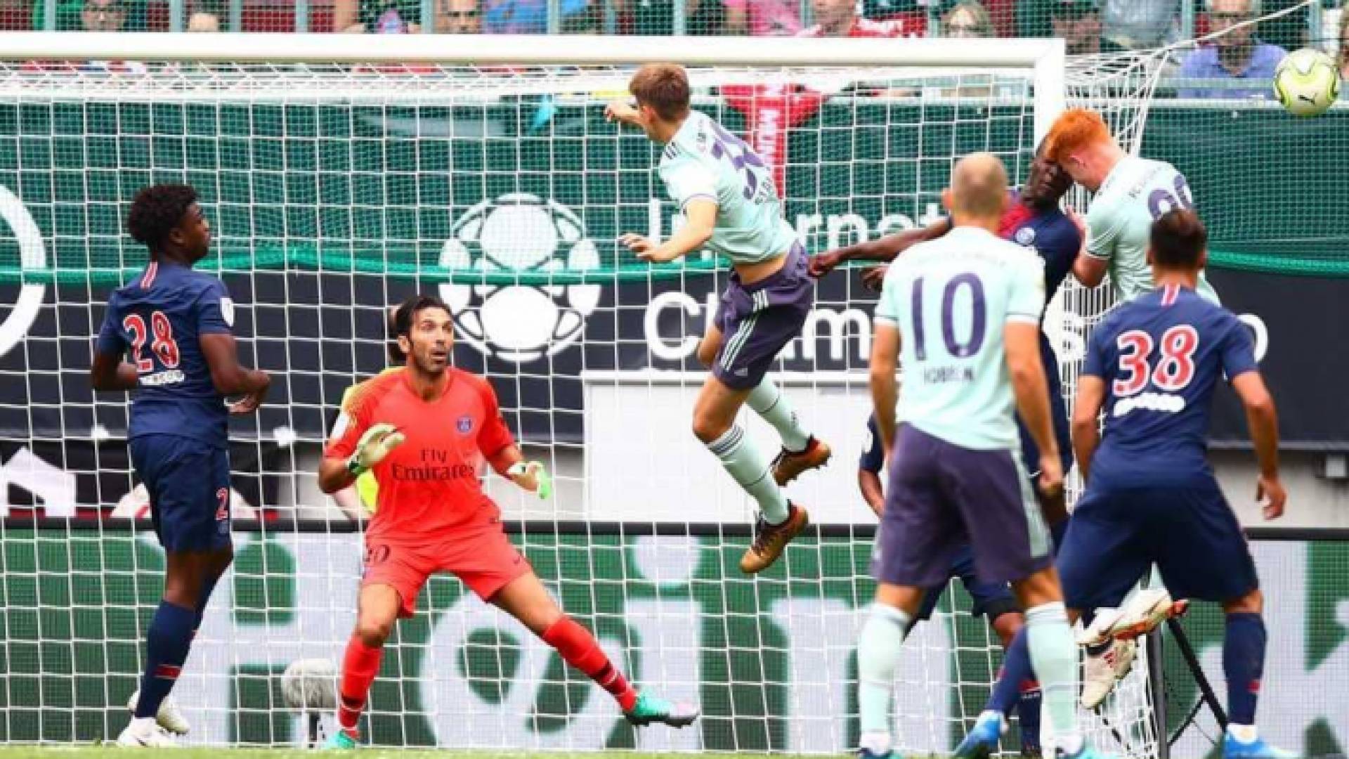 بوفون يتلقى أول أهدافه مع باريس سان جرمان