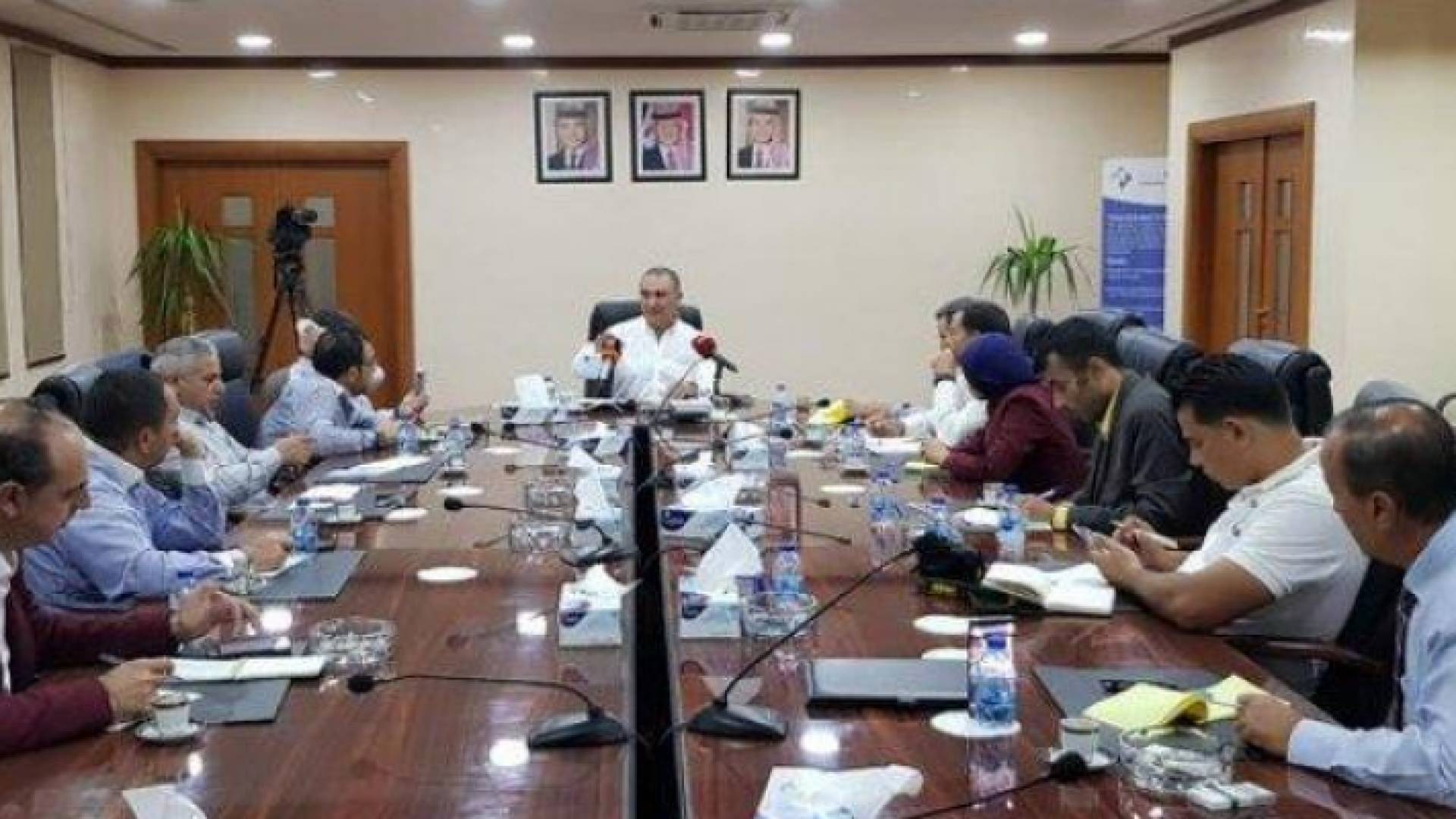 خلال المؤتمر