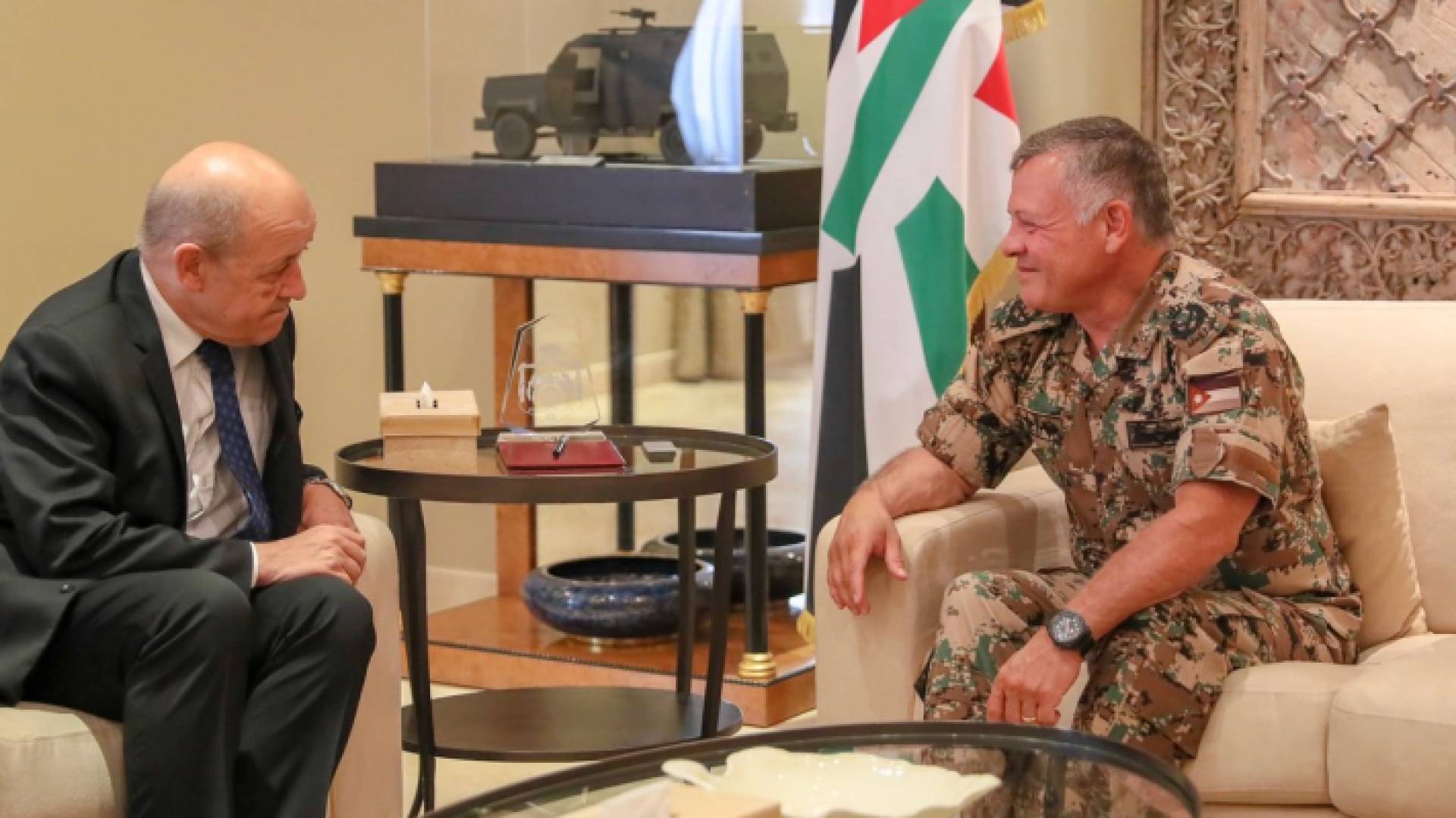 الملك يستقبل وزير الخارجية الفرنسي