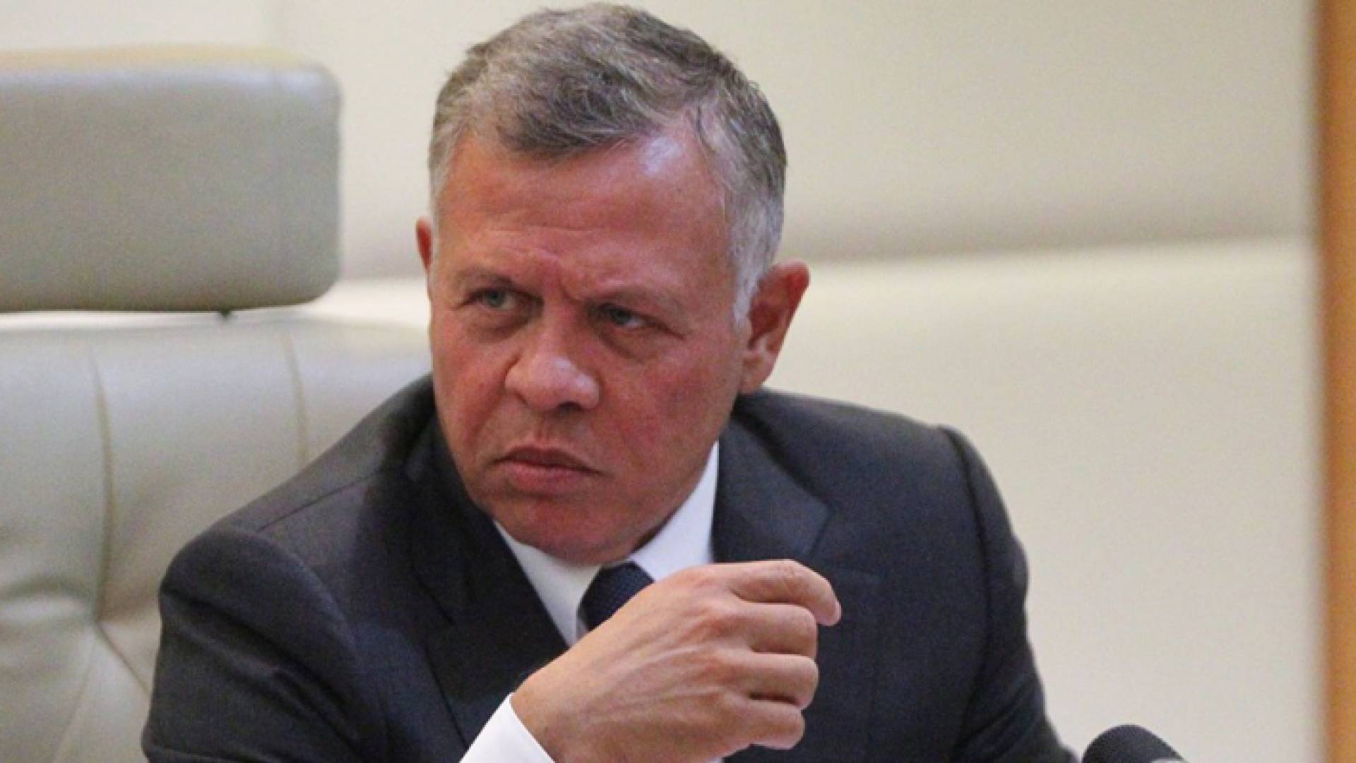 جانب من اجتماع الملك بالحكومة