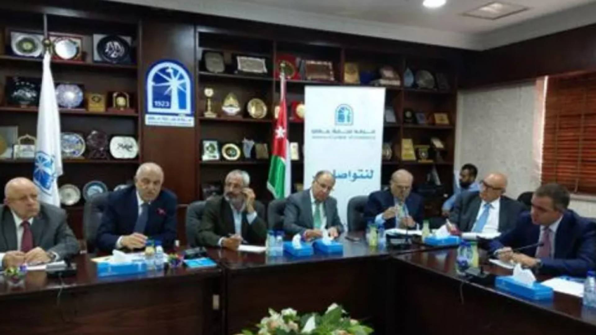من الجلسة الحوارية