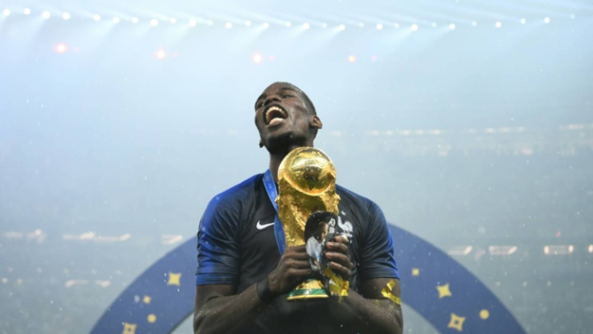 الدولي الفرنسي بول بوجبا