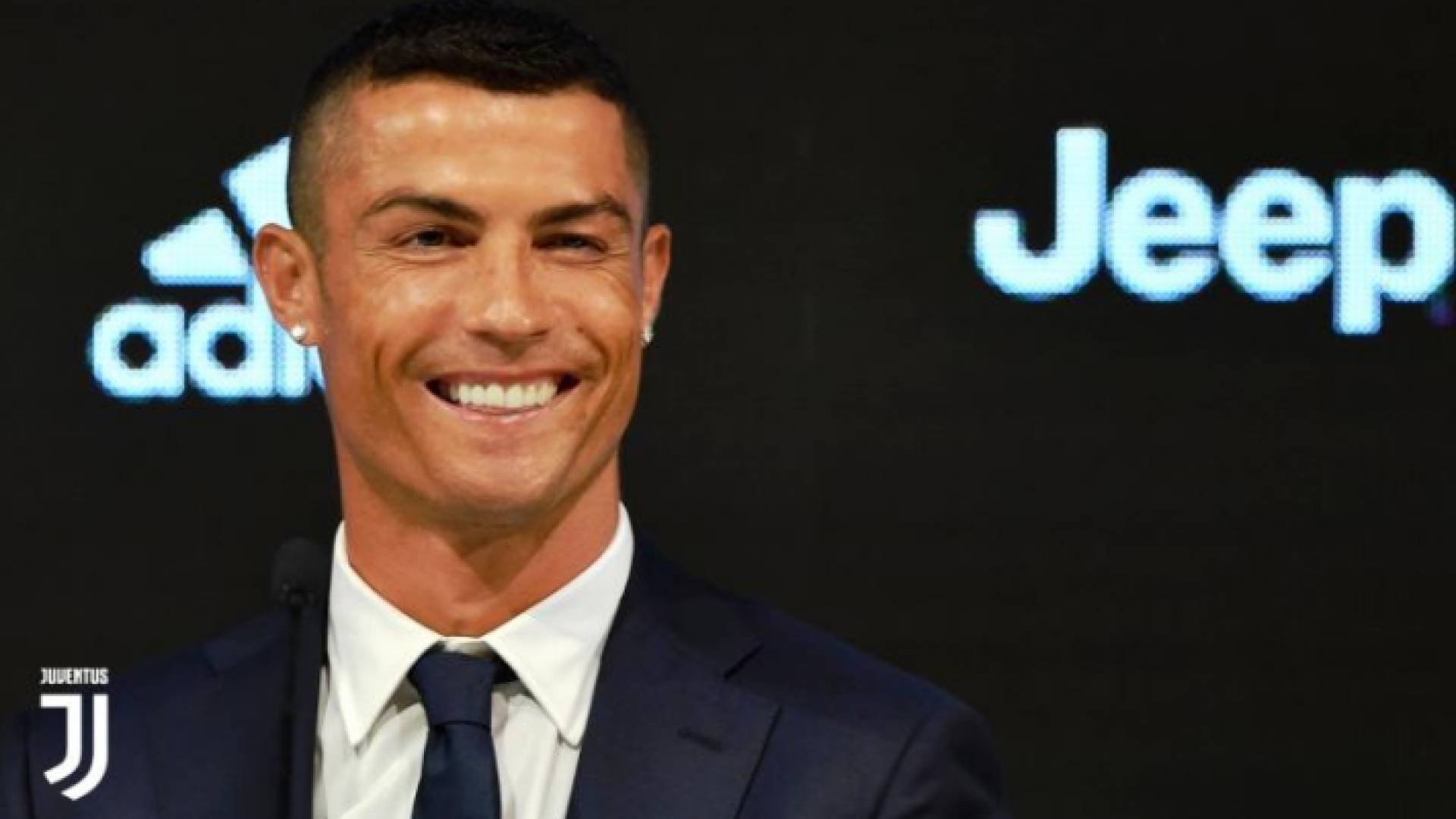 النجم الدولي البرتغالي كريستيانو رونالدو لاعب يوفنتوس الإيطالي