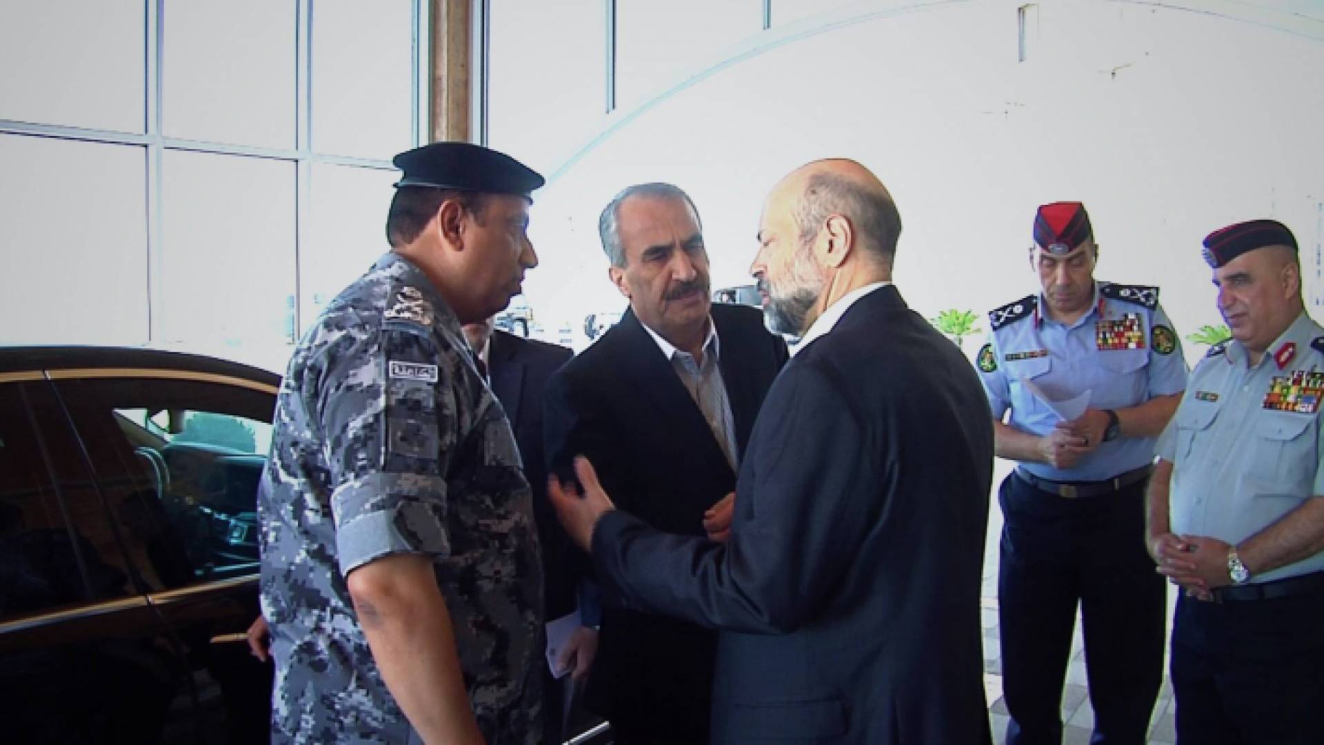 الرزاز خلال زيارة المديرية العامة لقوات الدرك