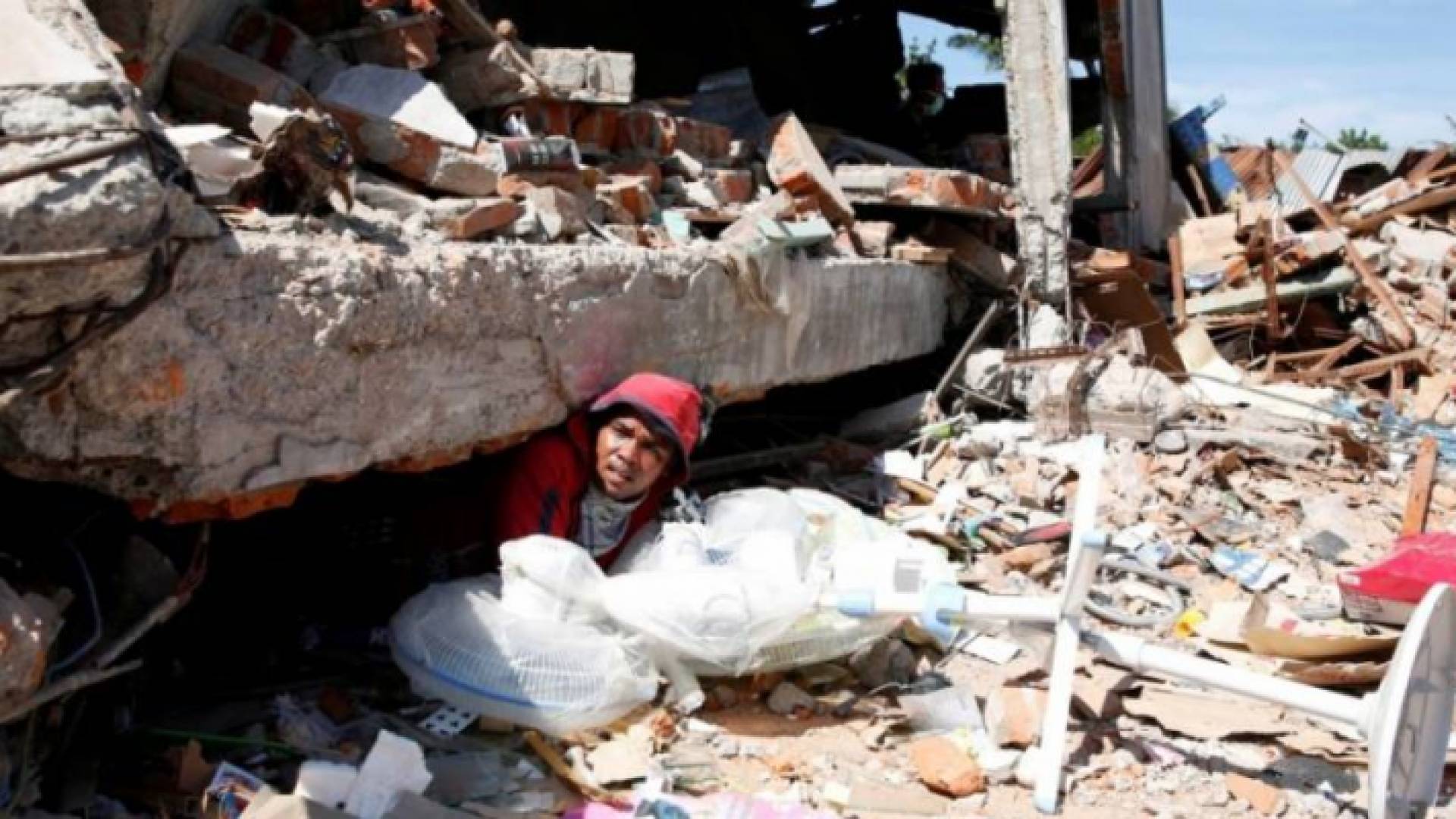 ضحايا الزلزال في اندونيسيا