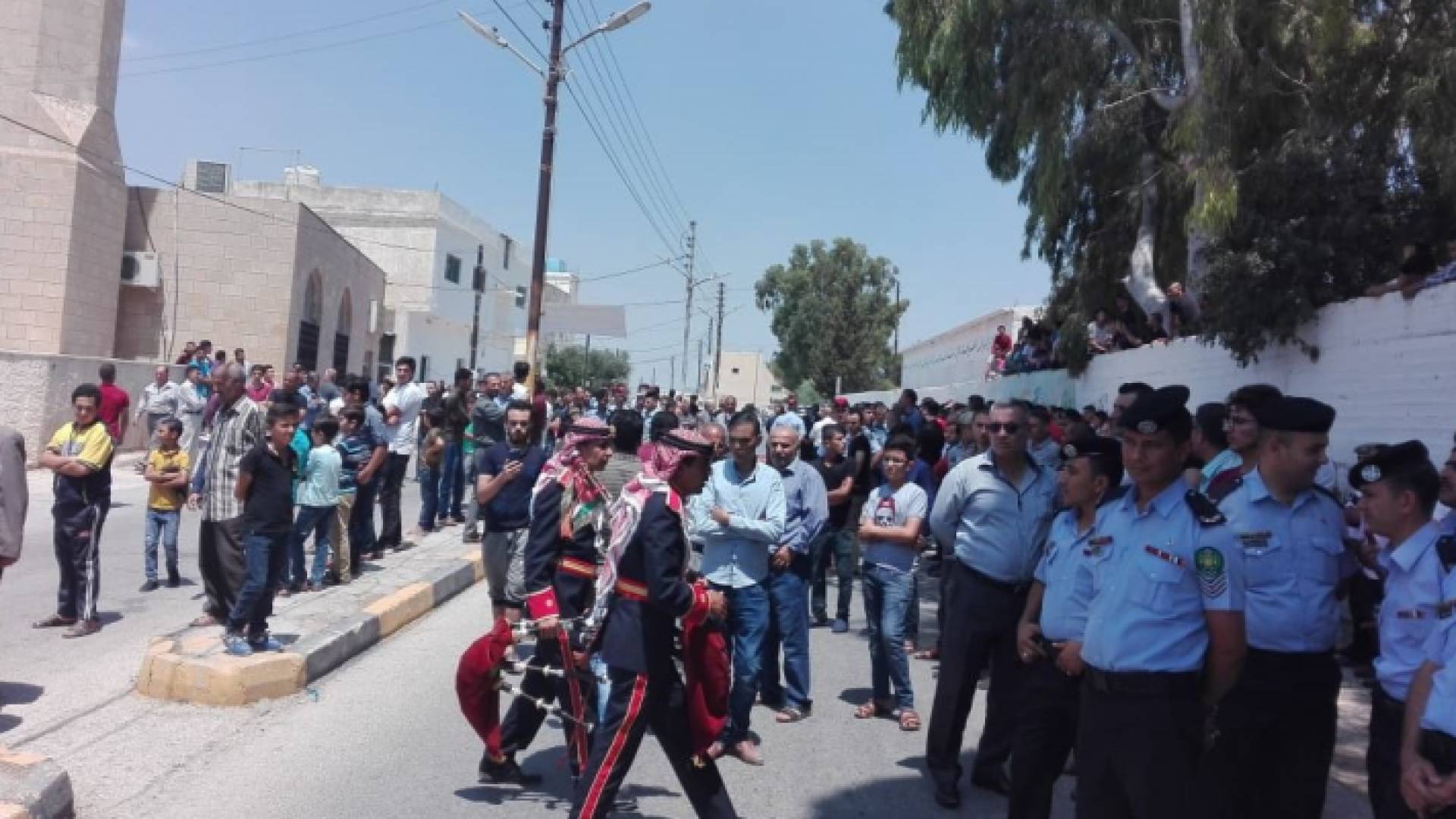 جانب من التشييع