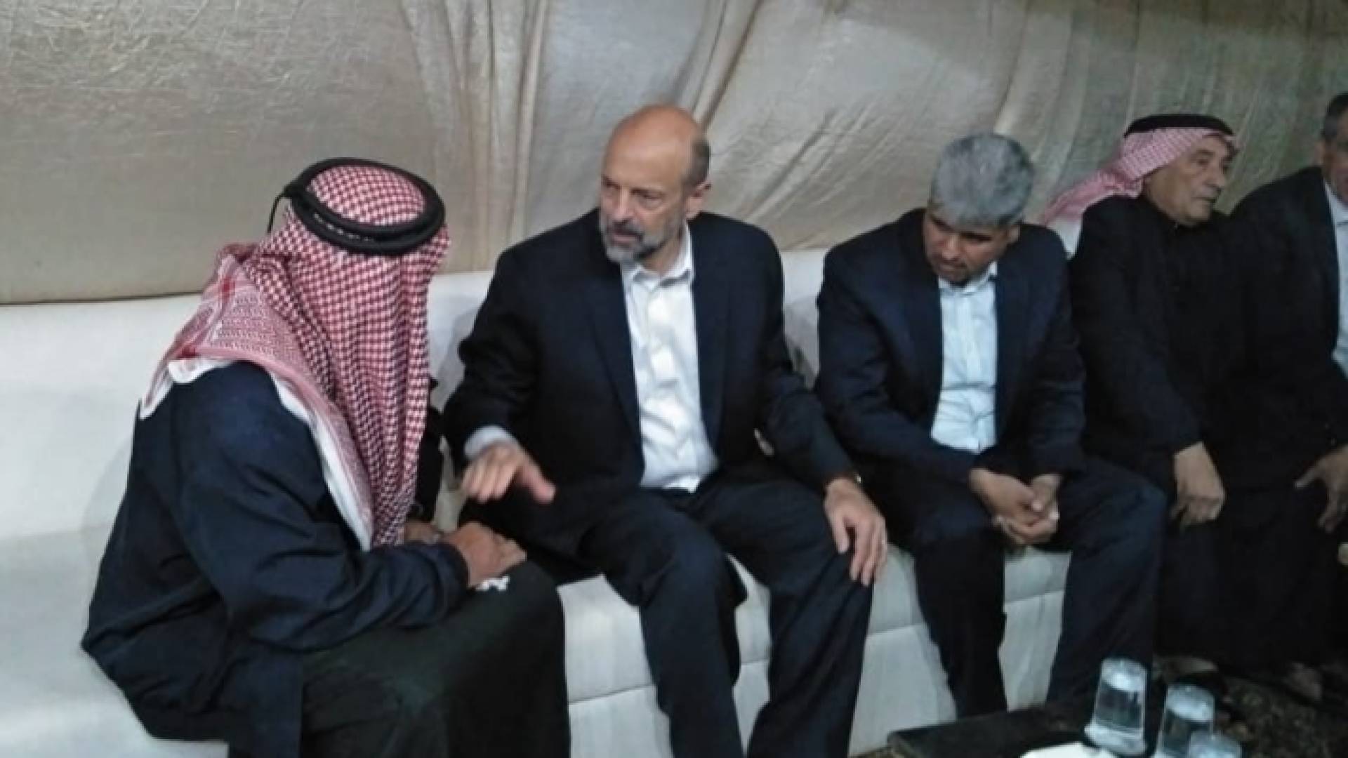 الرزاز يعزي بالشهيد هشام العقرباوي