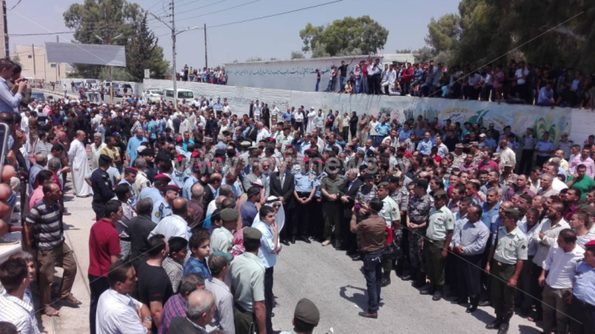 جانب من التشييع