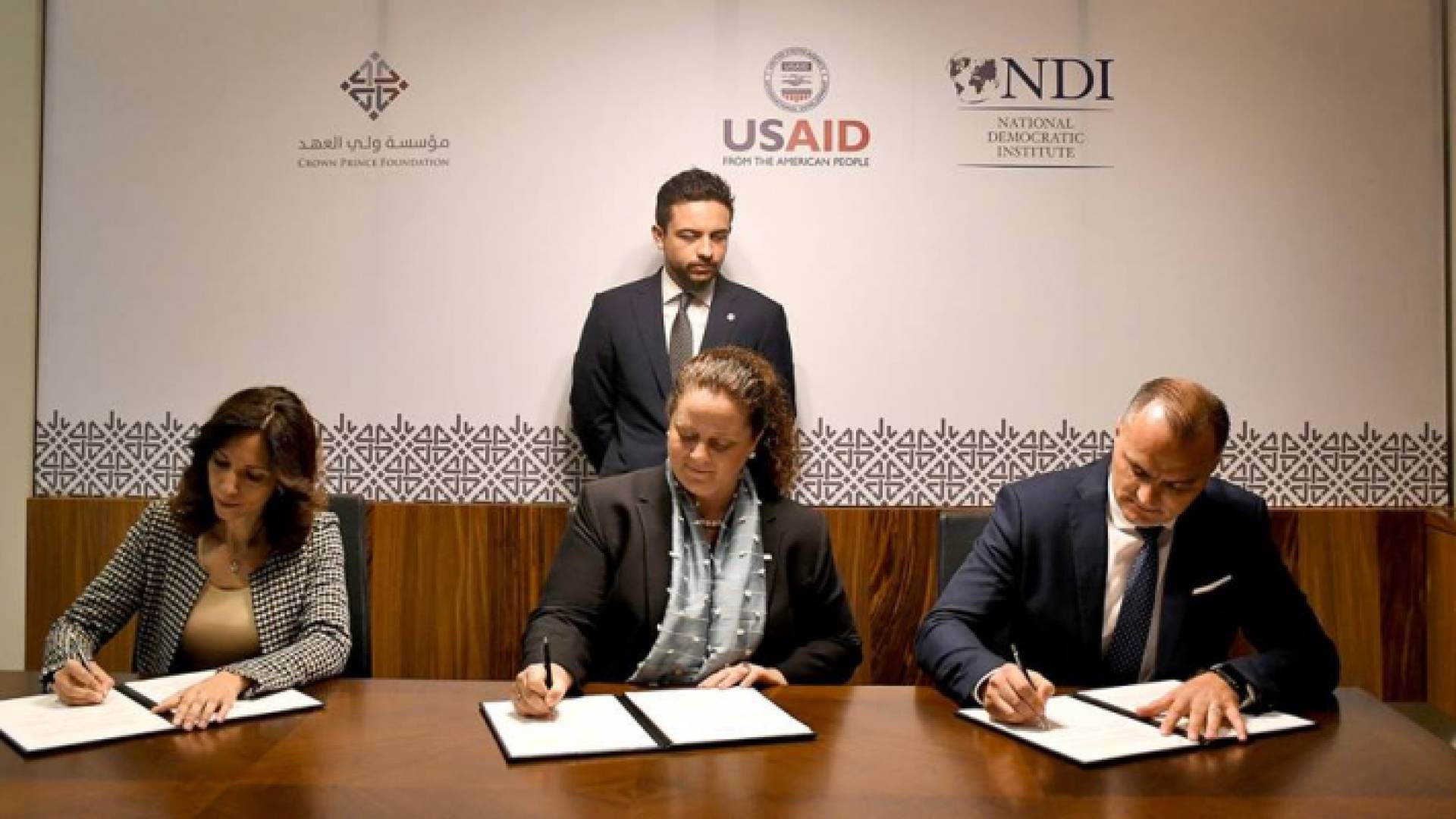 ولي العهد يشهد توقيع مذكرة تفاهم لدعم وبناء قدرات طلبة الجامعات