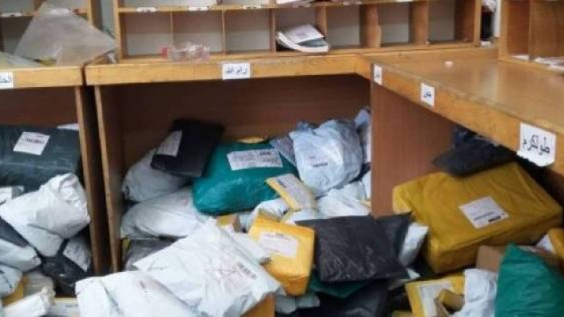 العاملين "بحاجة إلى حوالي أسبوعين لترتيب المواد وتحديد عناوين المرسلة إليهم