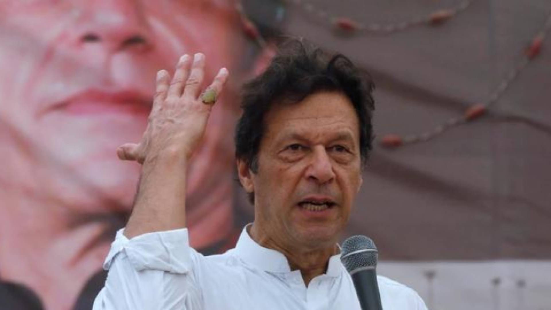 بطل الكريكت العالمي عمران خان