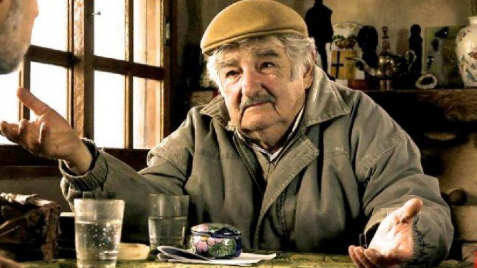 أفقر رئيس سابق بالعالم يتنازل عن راتبه التقاعدي