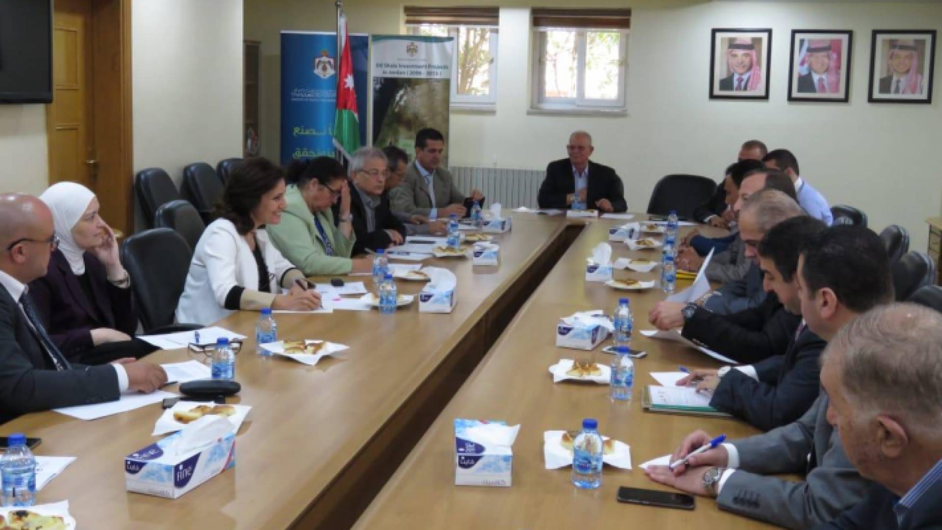 لقاء يجمع ممثلي الصناعات الوطنية مع وزيرة الطاقة والثروة المعدنية المهندسة هالة زواتي