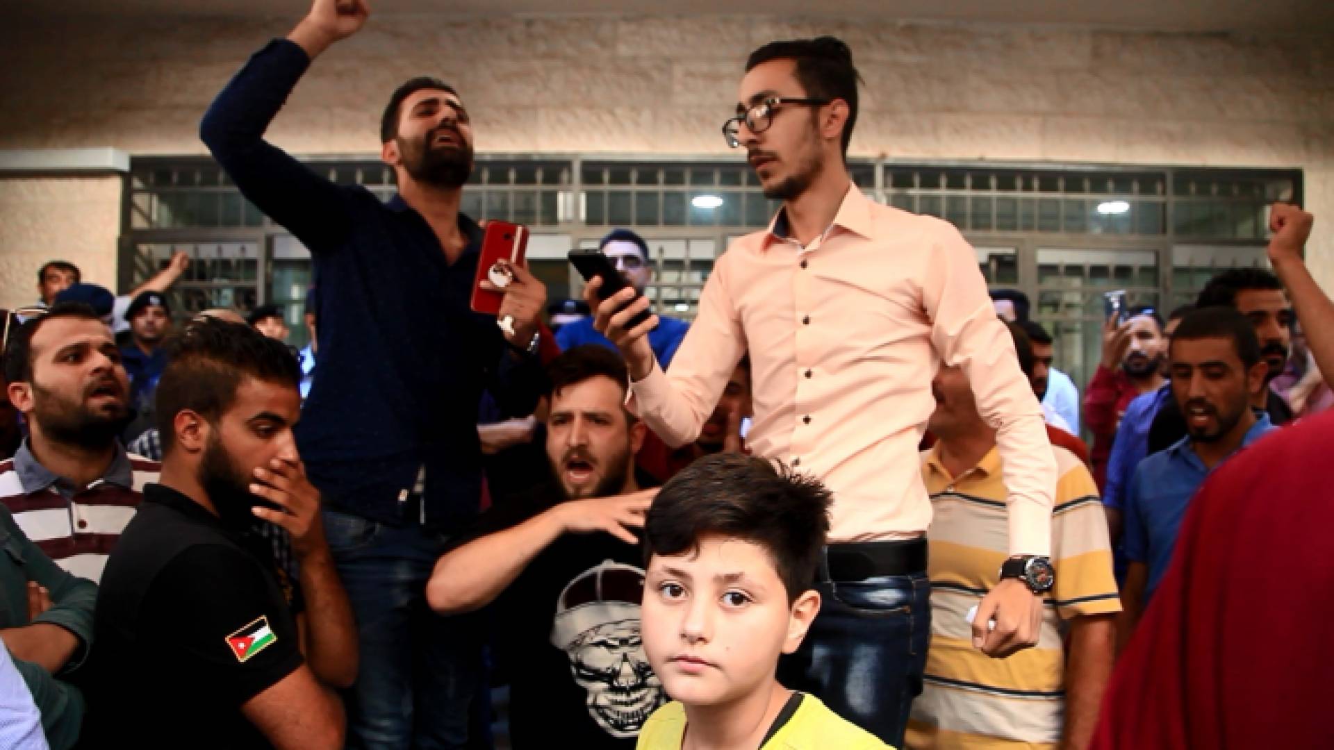 من الاعتصام