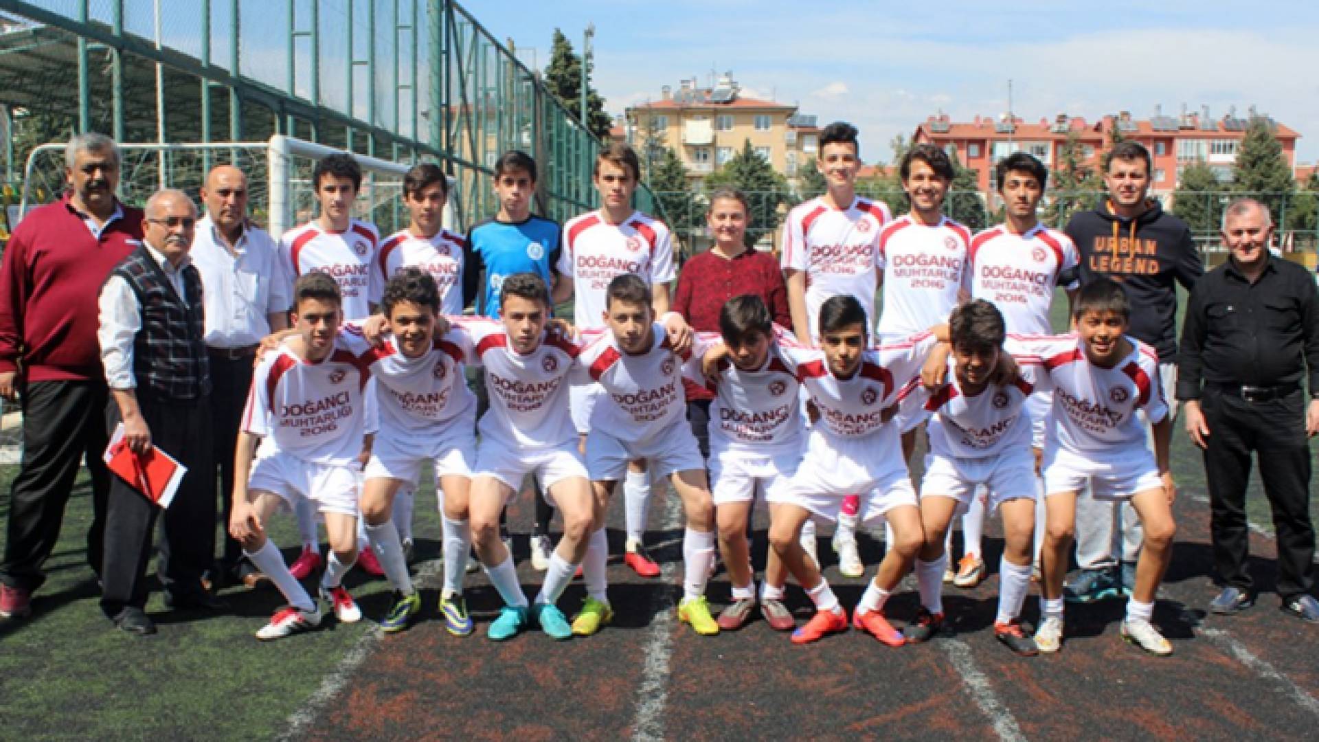 نادي كرة قدم يبيع 18 لاعبا ليشتري 10 رؤوس ماعز