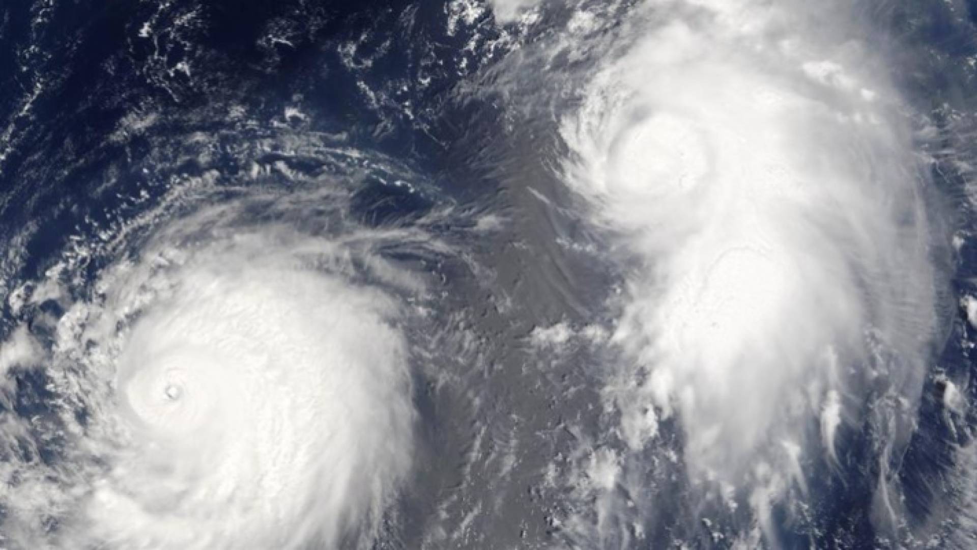 إعصارين قويين نحو اليابان