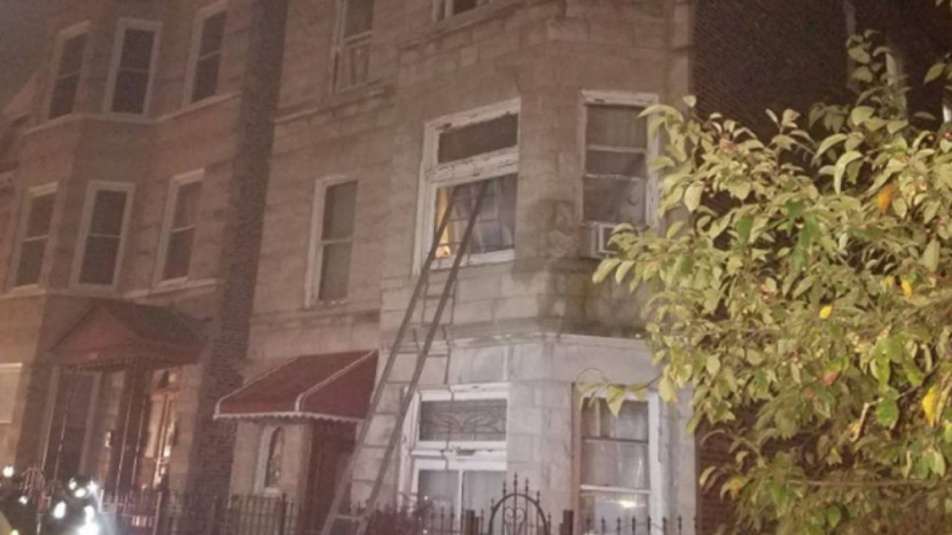 مقتل 8 أشخاص معظمهم أطفال جراء حريق بمبنى سكني في شيكاغو