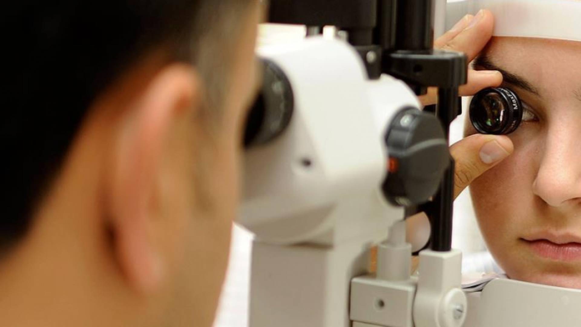 فحص العين قد يتنبأ بالزهايمر قبل سنوات من ظهور أعراضه