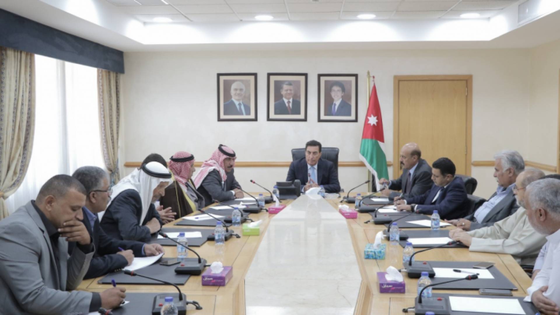 من الاجتماع