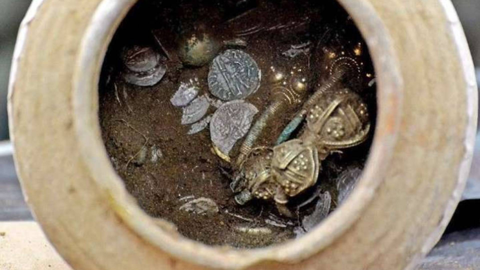 كنوز تعود لعصر "الأورطة الذهبية"